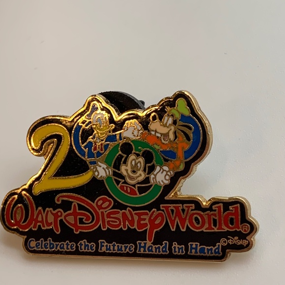 Vintage 2000 Disney Parks WDW Celebrate the Future Hand in Hand Character Pin - Picture 3 of 8